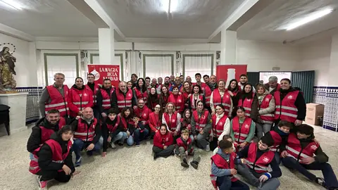 Coca-Cola se une al Ayuntamiento de Sevilla para repartir 500 comidas a familias vulnerables del barrio de Torreblanca Coca-Cola se une al Ayuntamiento de Sevilla para repartir 500 comidas a familias vulnerables del barrio de Torreblanca