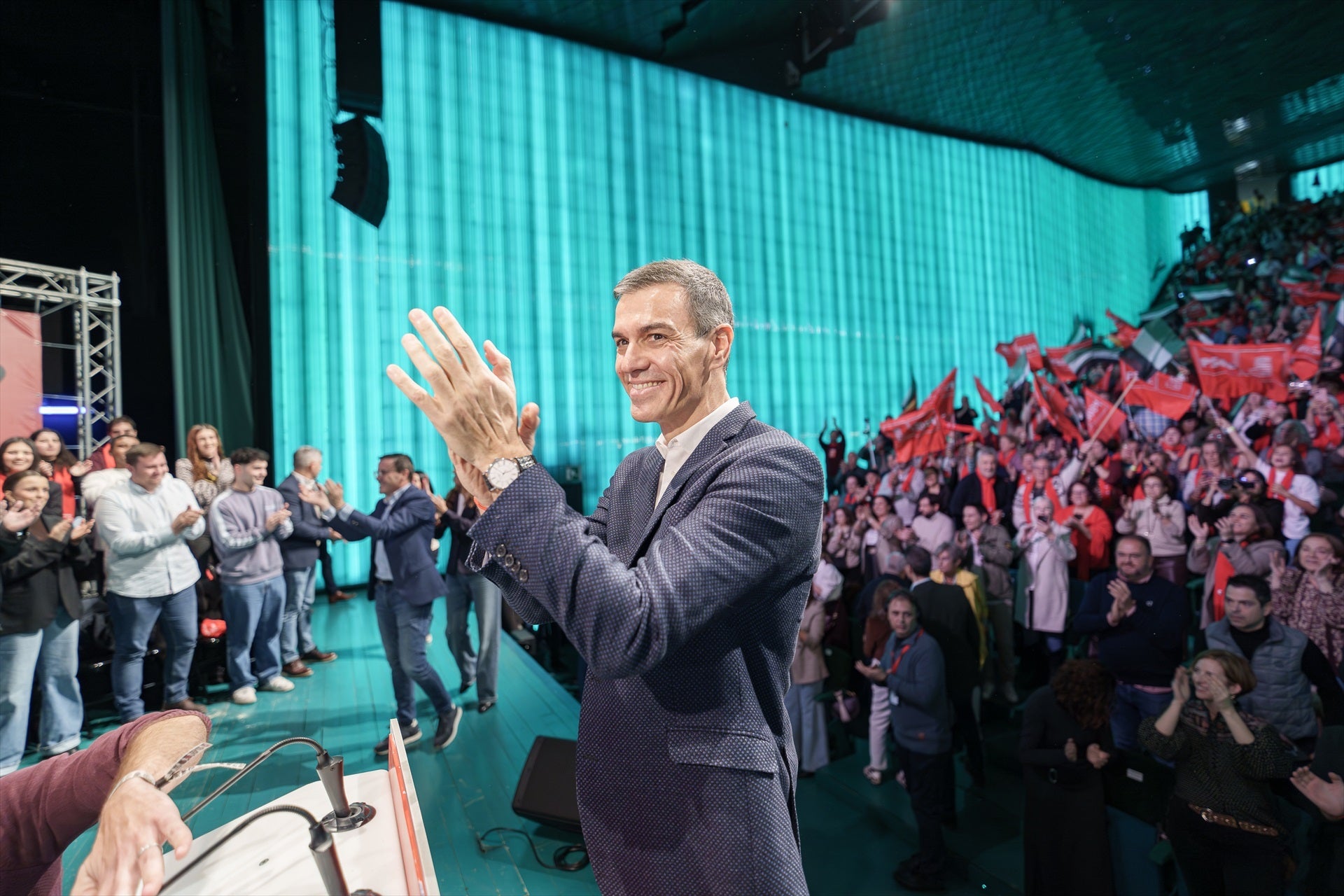 Aumentan las voces críticas en el PSOE: "El poder de Sánchez es muy vertical y, por lo tanto, es difícil" Aumentan las voces críticas en el PSOE: "El poder de Sánchez es muy vertical y, por lo tanto, es difícil"