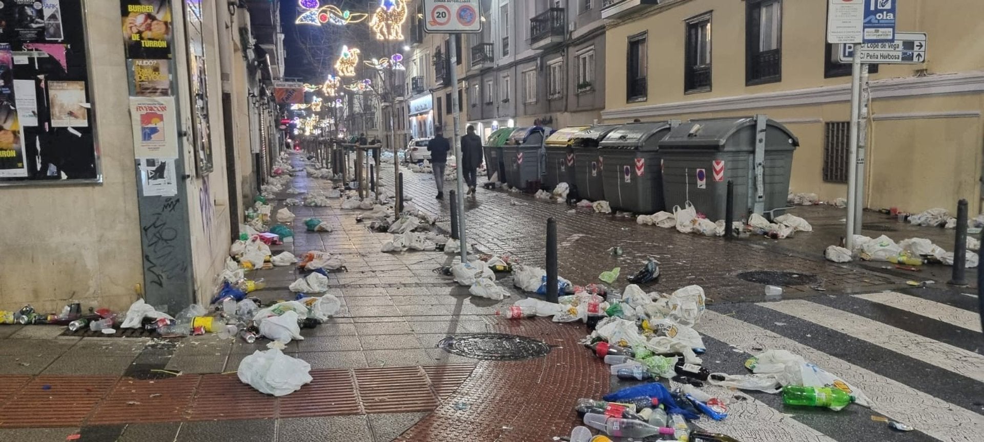 Vecinos del Ensanche exigen responsabilidades por la "regresión" del botellón en 'tardebuena' de Santander Vecinos del Ensanche exigen responsabilidades por la "regresión" del botellón en 'tardebuena' de Santander