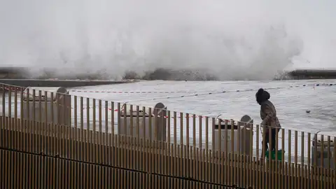 Fuerte oleaje en L'Escala (Girona), este sábado. Fuerte oleaje en L'Escala (Girona), este sábado.