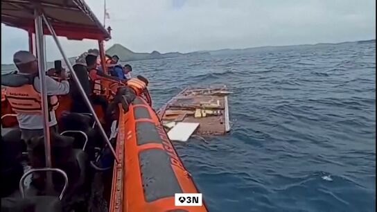 La b&uacute;squeda de la familia desaparecida en Indonesia entra en las horas cr&iacute;ticas: "Su obsesi&oacute;n es que aparezcan los cuerpos"