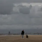 Estado del cielo desde la playa de El Saler, en Valencia Estado del cielo desde la playa de El Saler, en Valencia