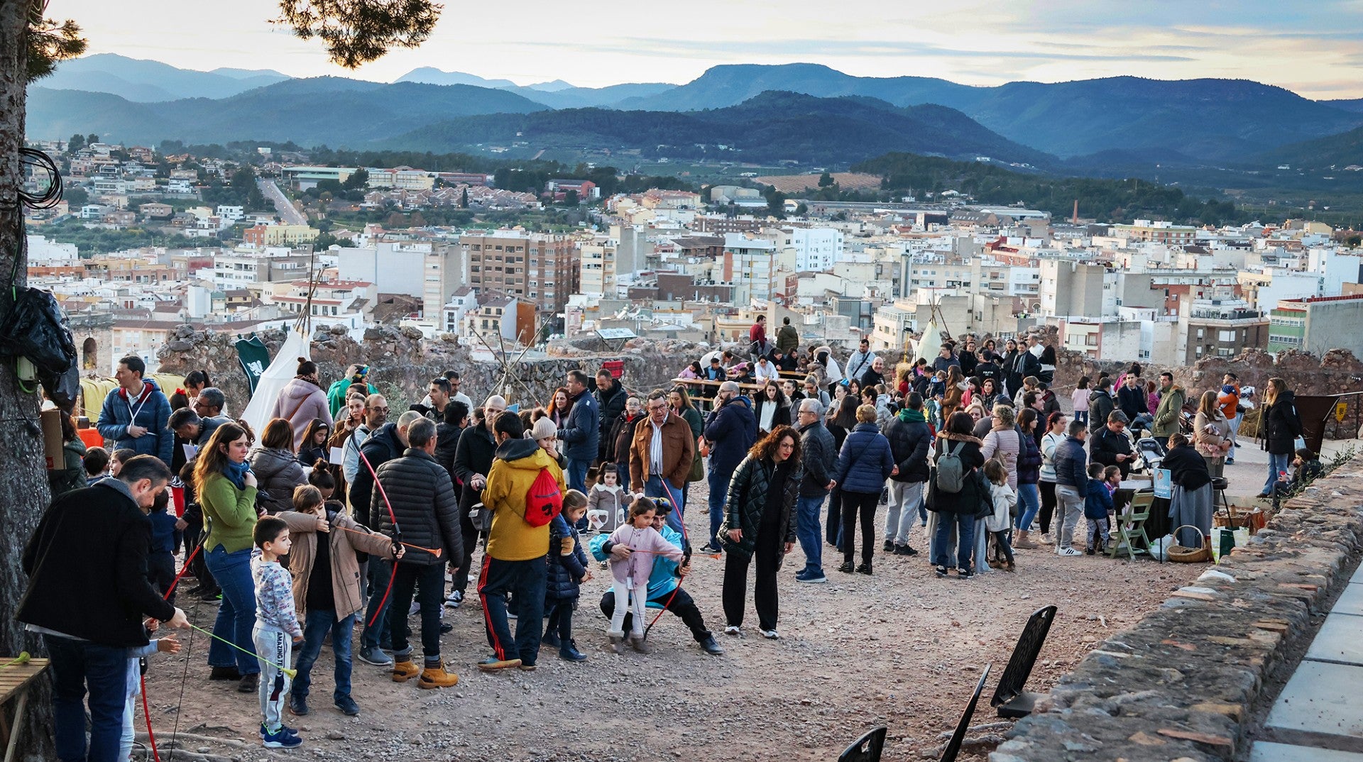 El Castillo de las 300 Torres se convierte en el campamento Real para recibir a los Reyes Magos El Castillo de las 300 Torres se convierte en el campamento Real para recibir a los Reyes Magos