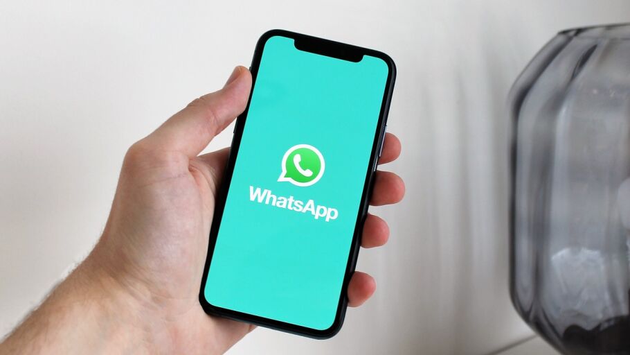 Imagen de archivo de un tel&eacute;fono m&oacute;vil con WhatsApp.