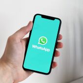 Imagen de archivo de un teléfono móvil con WhatsApp.