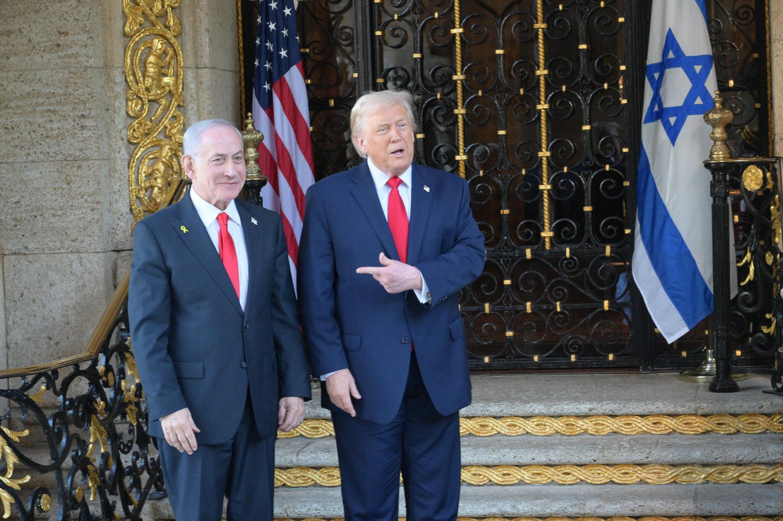 Benjamin Netanyahu (i) junto con Donald Trump en Mar-A-Lago Benjamin Netanyahu (i) junto con Donald Trump en Mar-A-Lago