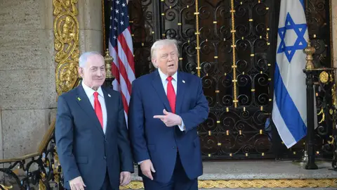 Benjamin Netanyahu (i) junto con Donald Trump en Mar-A-Lago Benjamin Netanyahu (i) junto con Donald Trump en Mar-A-Lago