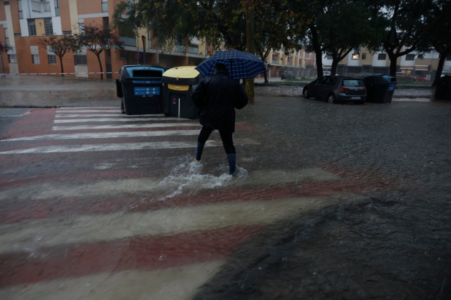 Lunes de lluvias fuertes y persistentes en Valencia, sur de Castellón y norte de Alicante Lunes de lluvias fuertes y persistentes en Valencia, sur de Castellón y norte de Alicante