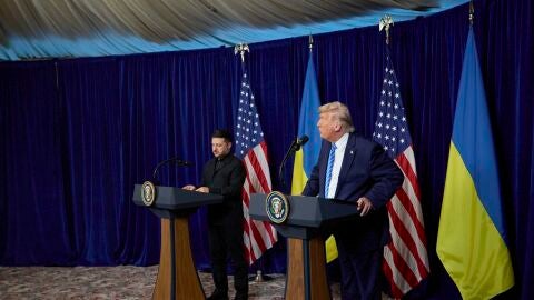 Una imagen difundida por el Servicio de Prensa Presidencial muestra al presidente de Estados Unidos, Donald Trump (d), y al presidente de Ucrania, Volodímir Zelenski (i). Una imagen difundida por el Servicio de Prensa Presidencial muestra al presidente de Estados Unidos, Donald Trump (d), y al presidente de Ucrania, Volodímir Zelenski (i).