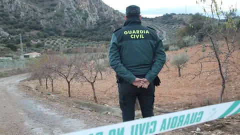 Labores de búsqueda del joven motorista que fue arrastrado por el agua en el arroyo de la Cañada Lluvias intensas: Localizan sin vida al motorista desaparecido en Íllora y continúa la búsqueda de un hombre en Alhaurín el Grande