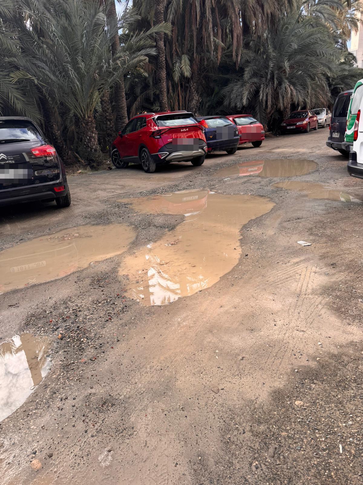 Las movilizaciones sobrevuelan el barrio de Puertas Coloradas de Elche si el gobierno local no atiende las demandas vecinales Las movilizaciones sobrevuelan el barrio de Puertas Coloradas de Elche si el gobierno local no atiende las demandas vecinales