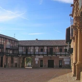 En el centro edificio que albergará el nuevo ayuntamiento de San Carlos del Valle En el centro edificio que albergará el nuevo ayuntamiento de San Carlos del Valle