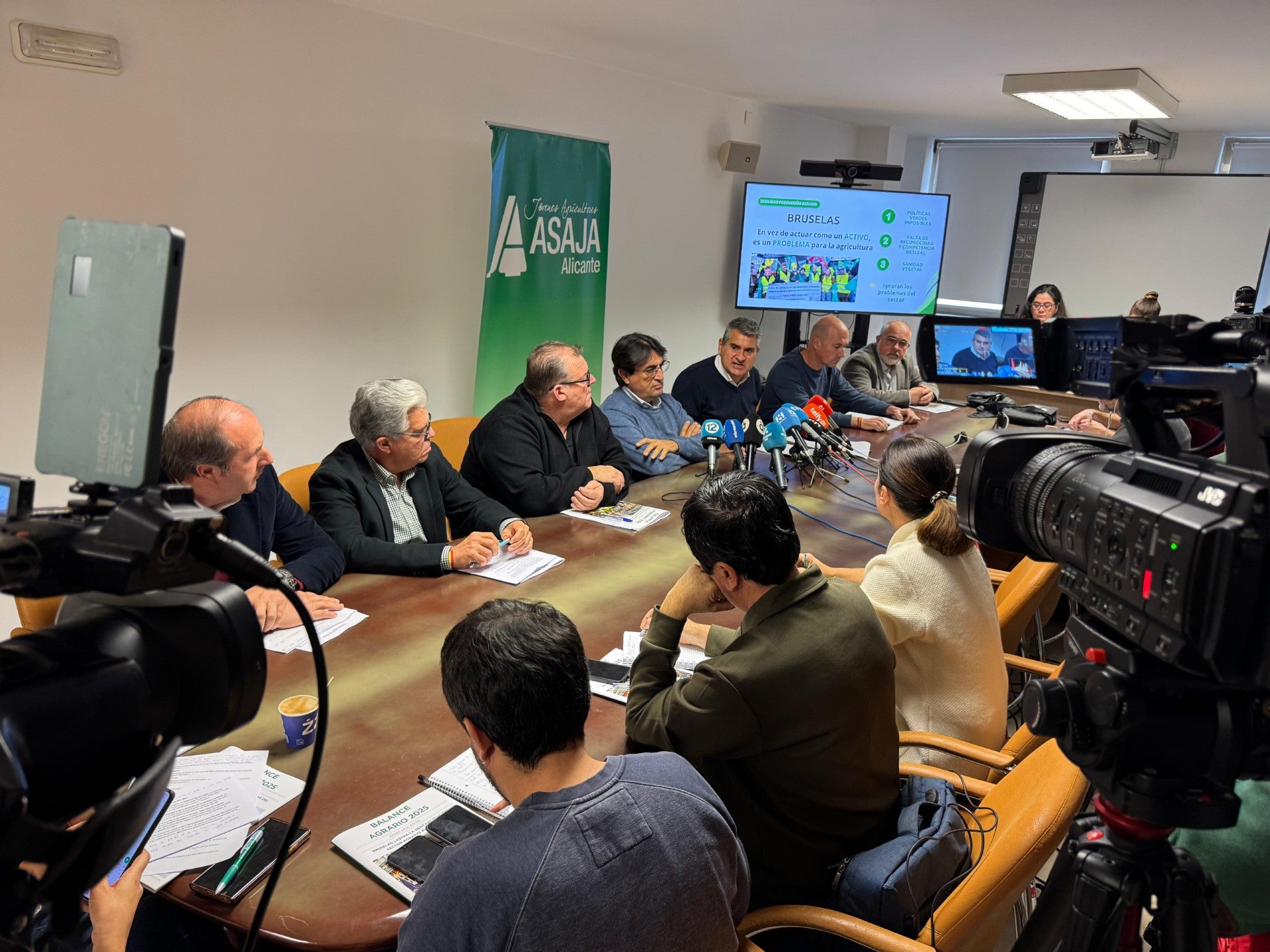 Bruselas y la subida de costes lastran la rentabilidad del sector agrario alicantino en 2025 pese a la recuperación productiva Bruselas y la subida de costes lastran la rentabilidad del sector agrario alicantino en 2025 pese a la recuperación productiva