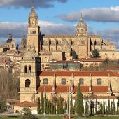 Las catedrales y la iglesia nueva de la Santísima Trinidad del Arrabal de la capital provincial