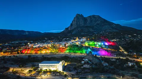 La Penya de Finestrat ya está iluminada con el nuevo alumbrado ornamental inteligente La Penya de Finestrat ya está iluminada con el nuevo alumbrado ornamental inteligente