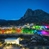La Penya de Finestrat ya está iluminada con el nuevo alumbrado ornamental inteligente La Penya de Finestrat ya está iluminada con el nuevo alumbrado ornamental inteligente