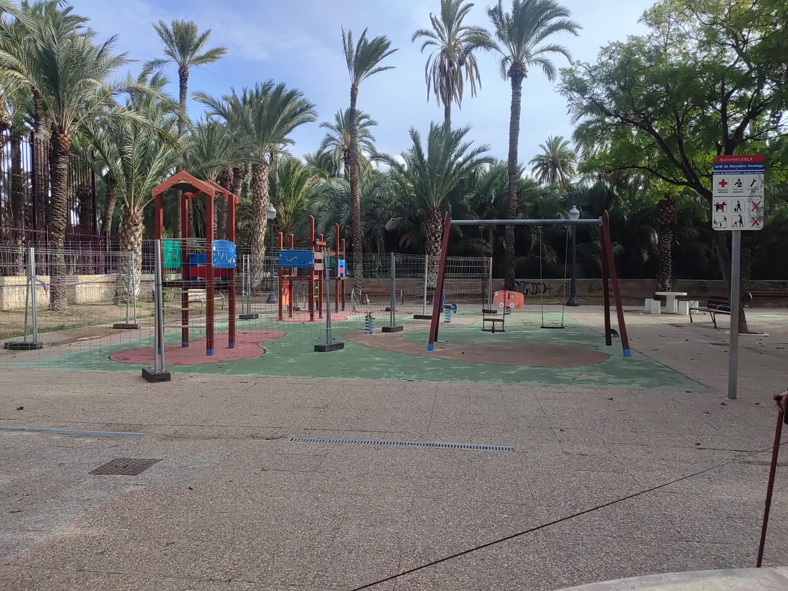 Los vecinos de Filet de Fora y Puertas Coloradas de Elche urgen reabrir los juegos infantiles del parque Marcelino Domingo Los vecinos de Filet de Fora y Puertas Coloradas de Elche urgen reabrir los juegos infantiles del parque Marcelino Domingo