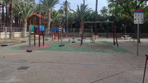 Zona de juegos infantiles del parque Marcelino Domingo de Elche. Zona de juegos infantiles del parque Marcelino Domingo de Elche.