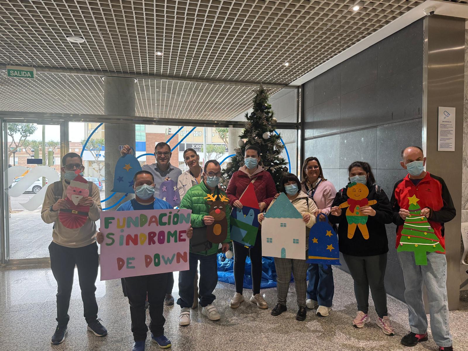 El Hospital Vithas Castellón impulsa la inclusión con una acción especial de decoración navideña junto a la Fundación Síndrome de Down El Hospital Vithas Castellón impulsa la inclusión con una acción especial de decoración navideña junto a la Fundación Síndrome de Down