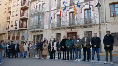 Crevillent muestra el apoyo a la fallecida por el incendio en un edificio con una sentida concentración silenciosa. Crevillent muestra el apoyo a la fallecida por el incendio en un edificio con una sentida concentración silenciosa.