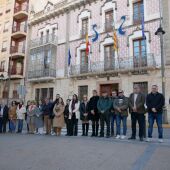 Crevillent muestra el apoyo a la fallecida por el incendio en un edificio con una sentida concentración silenciosa. 