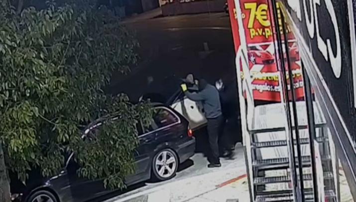 Encapuchados roban la caja fuerte con dinero y papeletas del sorteo del 'Camión de los Regalos' en Monesterio Encapuchados roban la caja fuerte con dinero y papeletas del sorteo del 'Camión de los Regalos' en Monesterio
