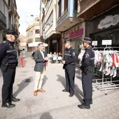 La Policía Local de Burriana y la Guardia Civil detienen a tres personas tras frustrar un robo con fuerza en un comercio. La Policía Local de Burriana y la Guardia Civil detienen a tres personas tras frustrar un robo con fuerza en un comercio.