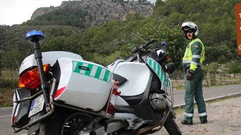 Imagen de archivo de un agente de la Guardia Civil de Tráfico Imagen de archivo de un agente de la Guardia Civil de Tráfico