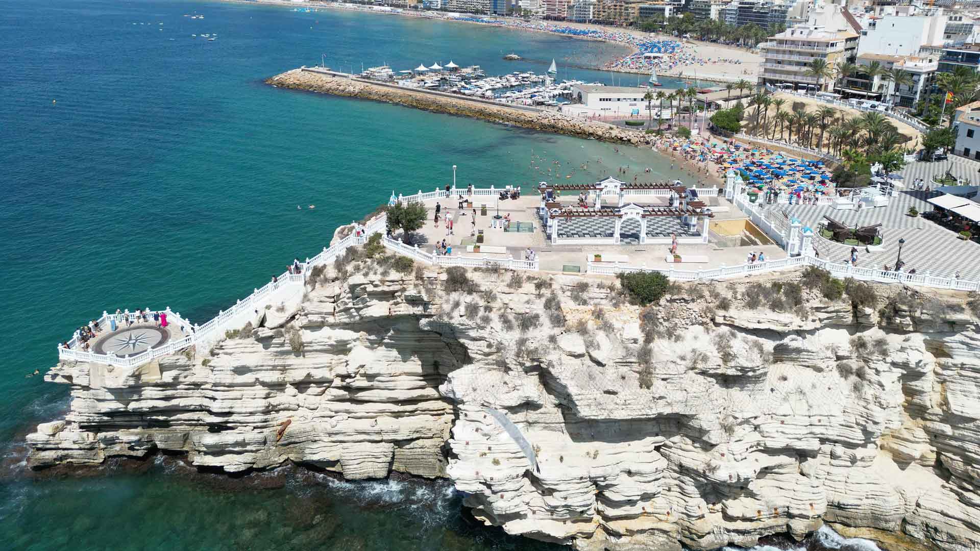 Benidorm aprueba el proyecto para renovar la iluminación del acantilado del Castell con un presupuesto de 180.000 euros Benidorm aprueba el proyecto para renovar la iluminación del acantilado del Castell con un presupuesto de 180.000 euros