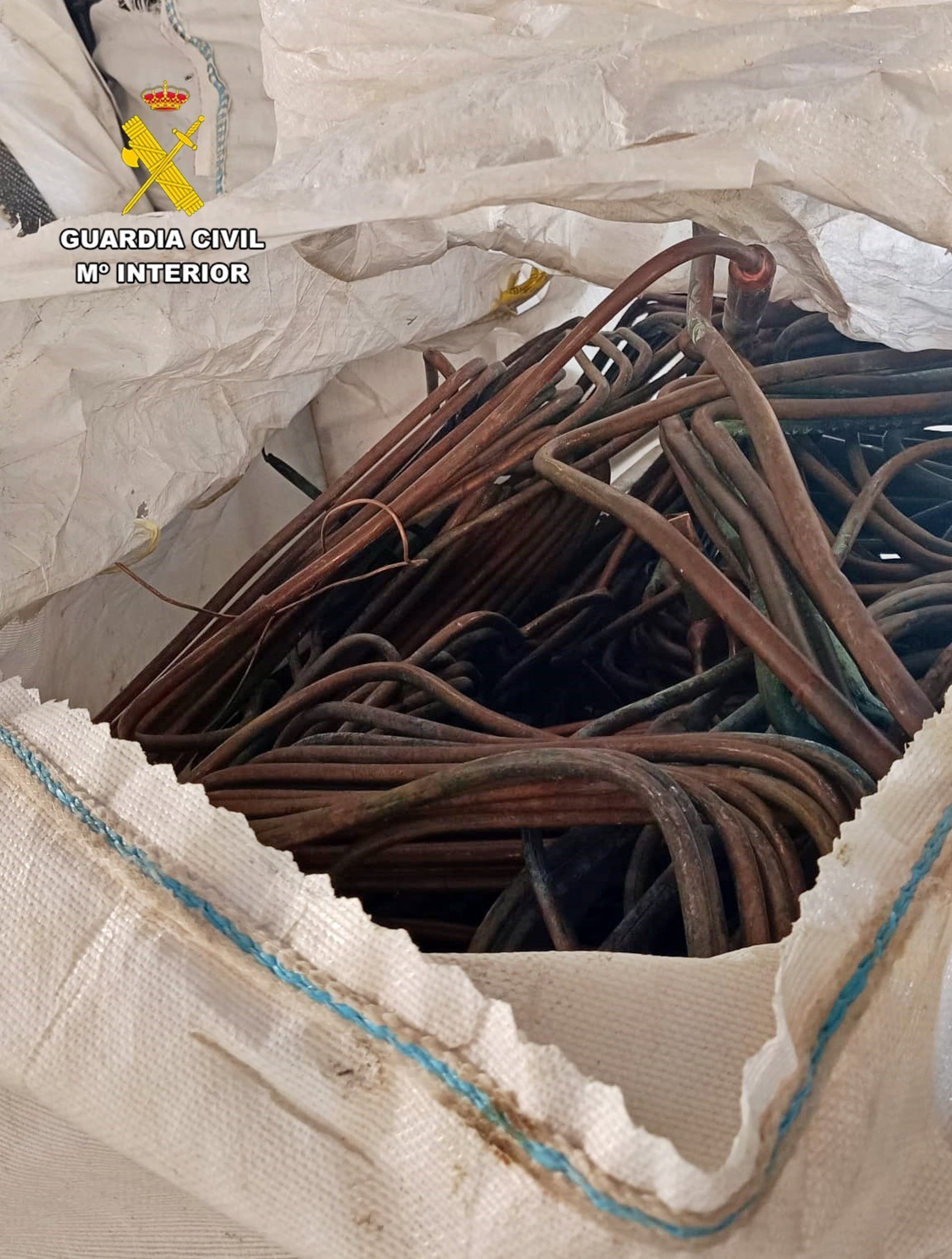 Detenidas tres personas e investigadas otras ocho por dos robos de 2.700 kilos de cobre en Lobón Detenidas tres personas e investigadas otras ocho por dos robos de 2.700 kilos de cobre en Lobón