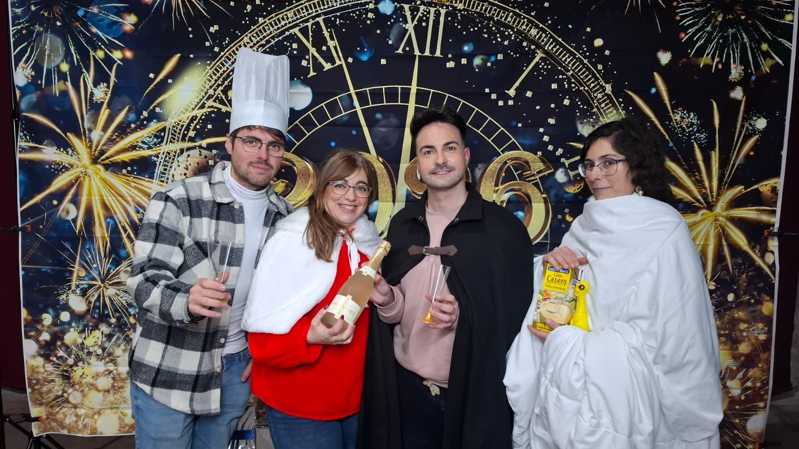 Cuenca calienta motores para despedir el año con las preúvas y las precampanadas en Mangana Cuenca calienta motores para despedir el año con las preúvas y las precampanadas en Mangana