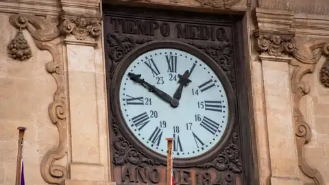 Reloj 'En Figuera' en la fachada de Cort Reloj 'En Figuera' en la fachada de Cort