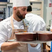 El pastelero redovanense José Manuel Marcos apuesta por mantener la elaboración del tradicional Roscón de Reyes durante todo el año El pastelero redovanense José Manuel Marcos apuesta por mantener la elaboración del tradicional Roscón de Reyes durante todo el año
