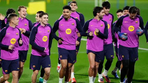 Araujo y Olmo vuelven al trabajo en el Barça Araujo y Olmo vuelven al trabajo en el Barça