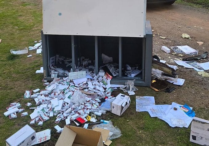 Aparece en una finca de Cala (Huelva) la caja fuerte sustraída del 'Camión de los Regalos' en Monesterio Aparece en una finca de Cala (Huelva) la caja fuerte sustraída del 'Camión de los Regalos' en Monesterio