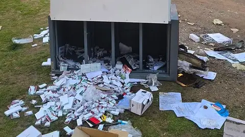 Aparece en una finca de Cala (Huelva) la caja fuerte sustraída del 'Camión de los Regalos' en Monesterio Aparece en una finca de Cala (Huelva) la caja fuerte sustraída del 'Camión de los Regalos' en Monesterio