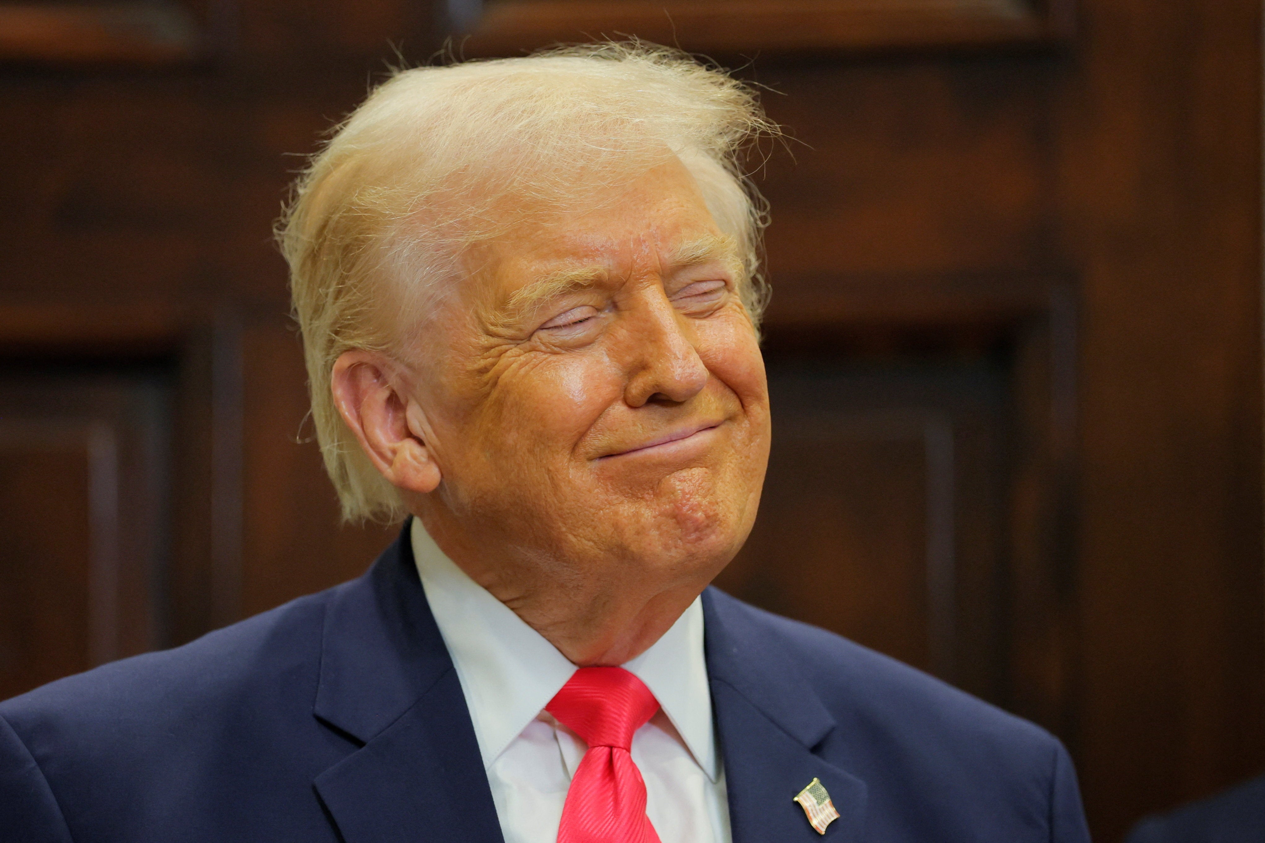 Tertulia: Trump es la noticia del año — Más de uno cover