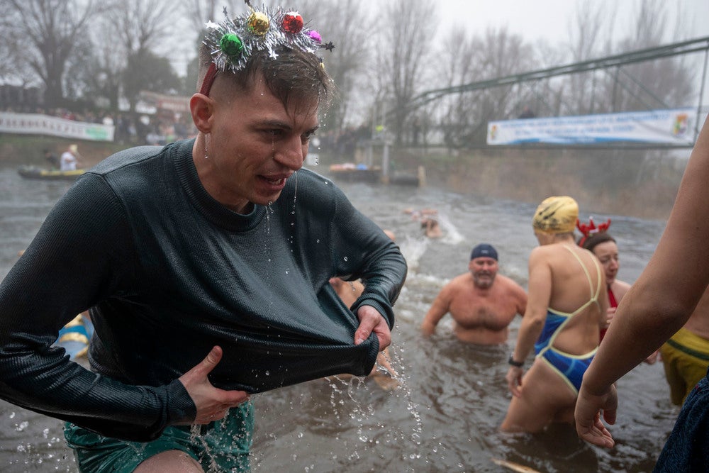 Tres décadas despidiendo el año con el chapuzón en el Bullaque Tres décadas despidiendo el año con el chapuzón en el Bullaque