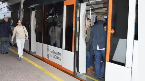 El TRAM d’Alacant refuerza la conexión nocturna entre Alicante y la Marina Baixa en Nochevieja El TRAM d’Alacant refuerza la conexión nocturna entre Alicante y la Marina Baixa en Nochevieja