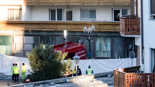 Imagen del bar en el que se ha producido la explosi&oacute;n en la estaci&oacute;n de esqu&iacute; en Suiza