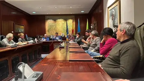 La oposición de Valdés rechaza el presupuesto por considerarlo “un engaño” y "continuista" cuestiona su viabilidad. La oposición de Valdés rechaza el presupuesto por considerarlo “un engaño” y "continuista" cuestiona su viabilidad.
