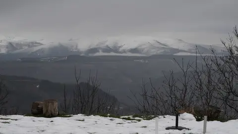 Paisaje nevado en el Alto do Poio en Lugo este viernes. Llega la borrasca 'Francis', que dejará lluvia y nieve en buena parte del país