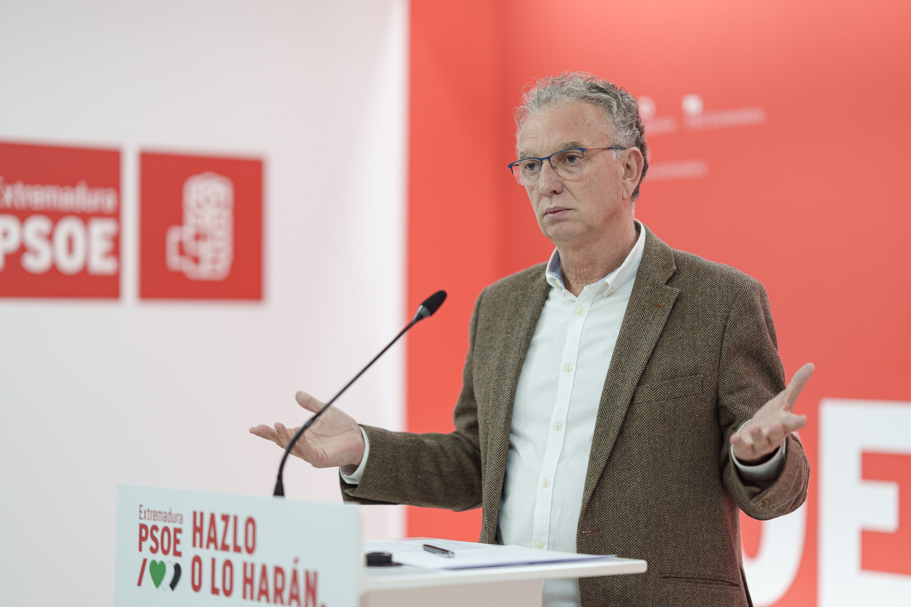 Una edil del PSOE señala por acoso laboral al delegado del Gobierno en Extremadura y este lo niega: "Es rotundamente falso" Una edil del PSOE señala por acoso laboral al delegado del Gobierno en Extremadura y este lo niega: "Es rotundamente falso"