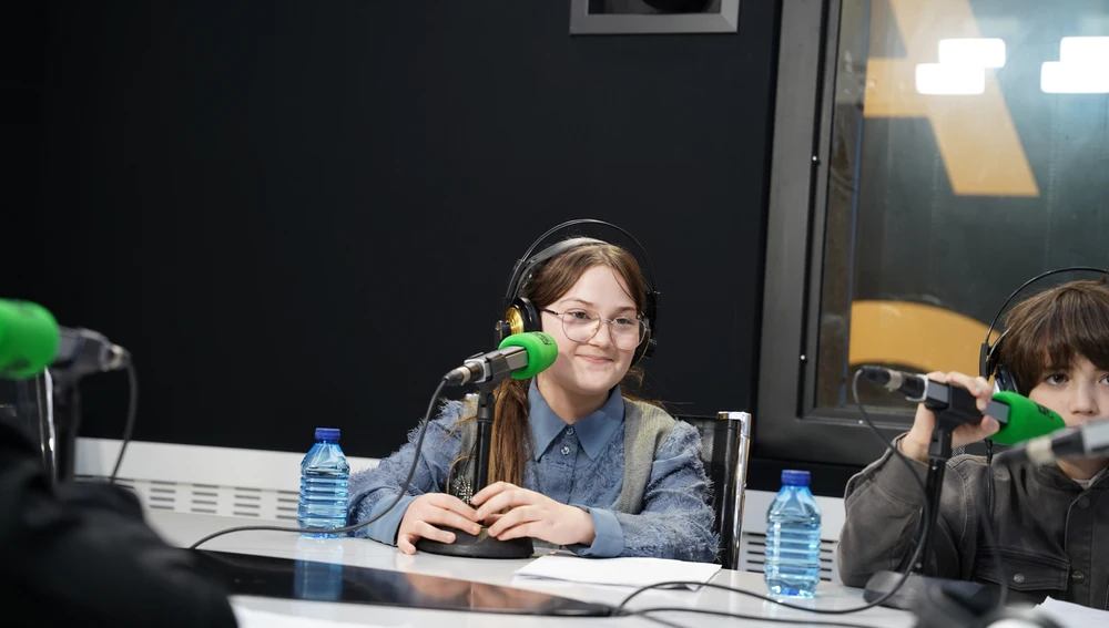 Los pequeños entrevistadores realizan sus cuestiones a la ministra Rego Los pequeños entrevistadores realizan sus cuestiones a la ministra Rego