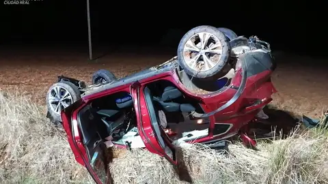 Rescate de un conductor que quedó atrapado en el coche Rescate de un conductor que quedó atrapado en el coche