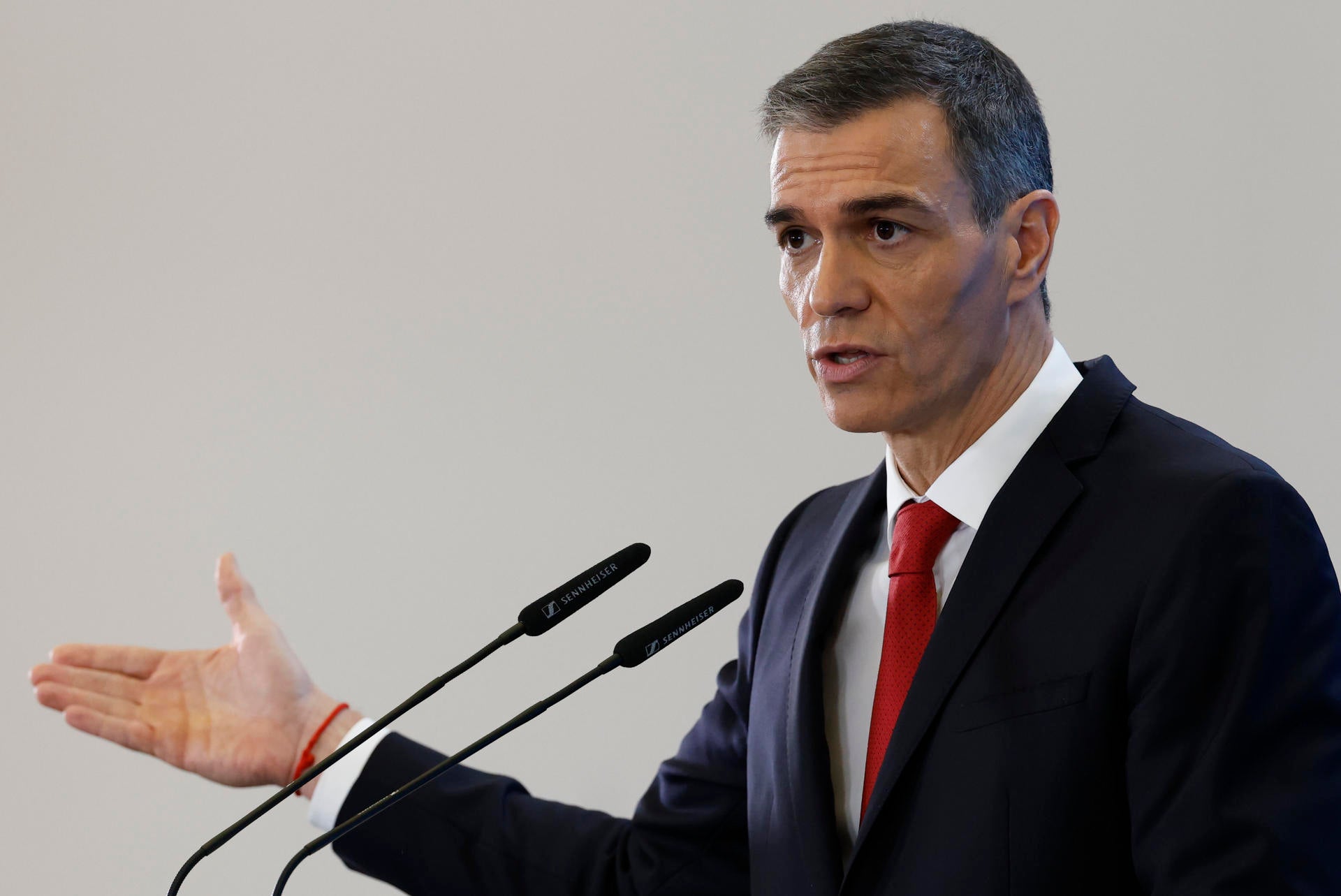Pedro Sánchez hace un llamamiento a la "desescalada" en Venezuela y pide respetar el Derecho Internacional Pedro Sánchez hace un llamamiento a la "desescalada" en Venezuela y pide respetar el Derecho Internacional