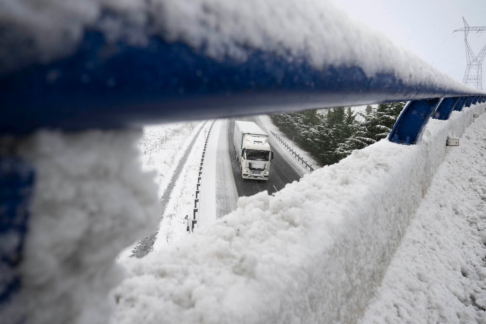 Borrasca Francis: 15 carreteras afectadas y Protección Civil envía un ES-Alert por aviso rojo en Málaga Borrasca Francis: 15 carreteras afectadas y Protección Civil envía un ES-Alert por aviso rojo en Málaga