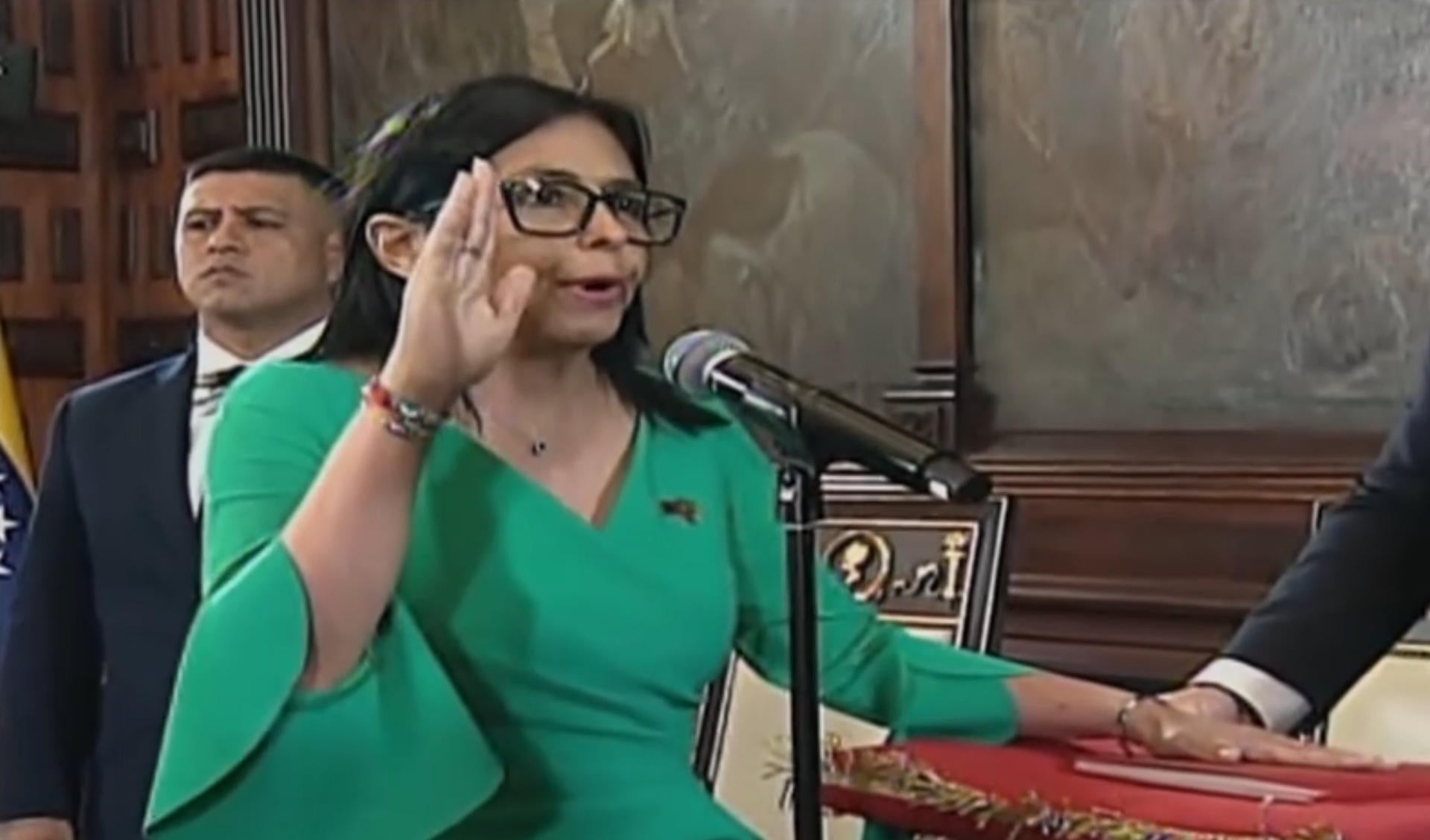 Delcy Rodríguez jura el cargo como presidenta encargada de Venezuela: "Vengo con dolor" Delcy Rodríguez jura el cargo como presidenta encargada de Venezuela: "Vengo con dolor"