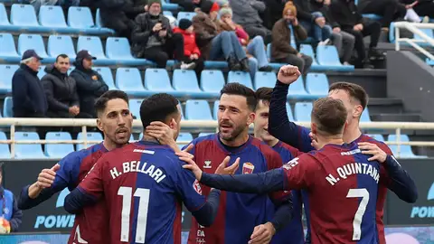 El Eldense celebra el gol de Hamza Bellari en Ibiza. El Eldense celebra el gol de Hamza Bellari en Ibiza.
