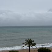 La comarca de la Marina Baixa se encuentra este lunes en alerta amarilla por fenómenos costeros, según la AEMET